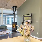 4 Star In Ansager-by Traum