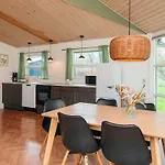 4 Star In Ansager-by Traum *